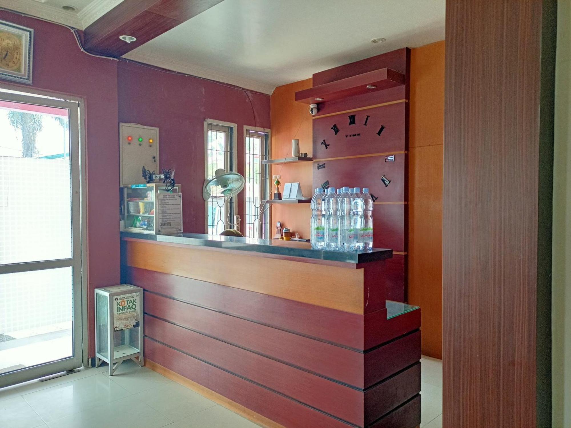 Hotel Oyo 92098 Kost Orange Syariah Macasar Exterior foto